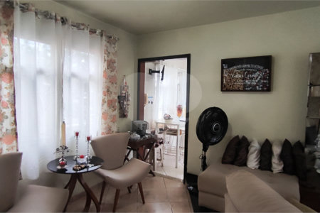 Casa à venda com 5 quartos, sendo 3 suítes, no condomínio Village Texeira Campos, Rio de Janeiro - RJ