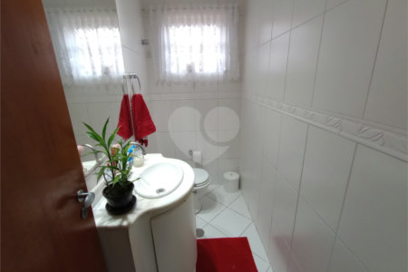 Sobrado à venda com 4 quartos, sendo 1 suíte,  em Jardim Prudência, São Paulo, SP