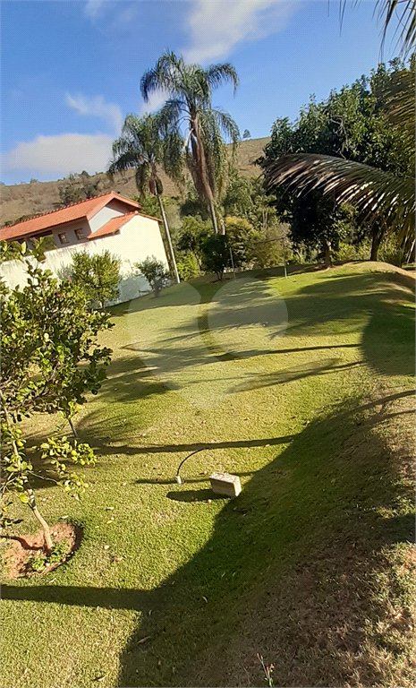Casa à venda com 4 quartos, sendo 1 suíte, no Centro, Bom Jesus dos Perdões, SP