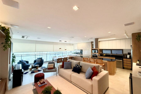 Apartamento à venda com 3 suítes em Moema, São Paulo, SP