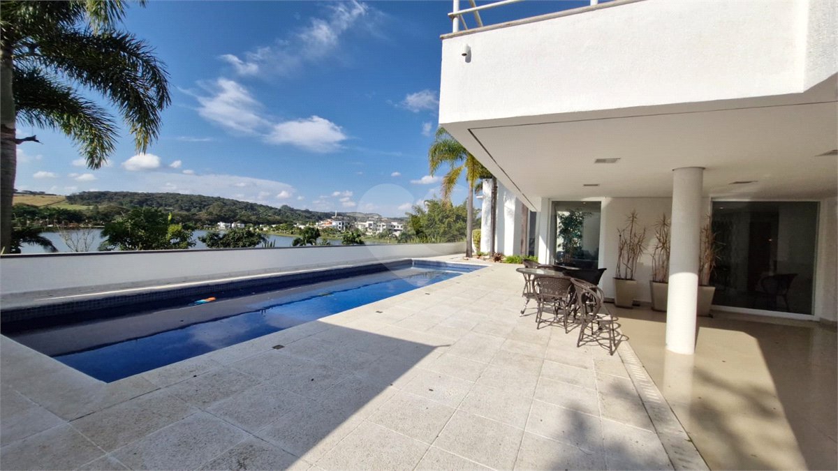 Casa à venda ou para alugar com 5 quartos, sendo 4 suítes, no condomínio Shamballa II, Atibaia - SP