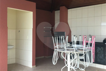 Sobrado à venda com 4 quartos, sendo 1 suíte, em Vila Rubens, Indaiatuba, SP