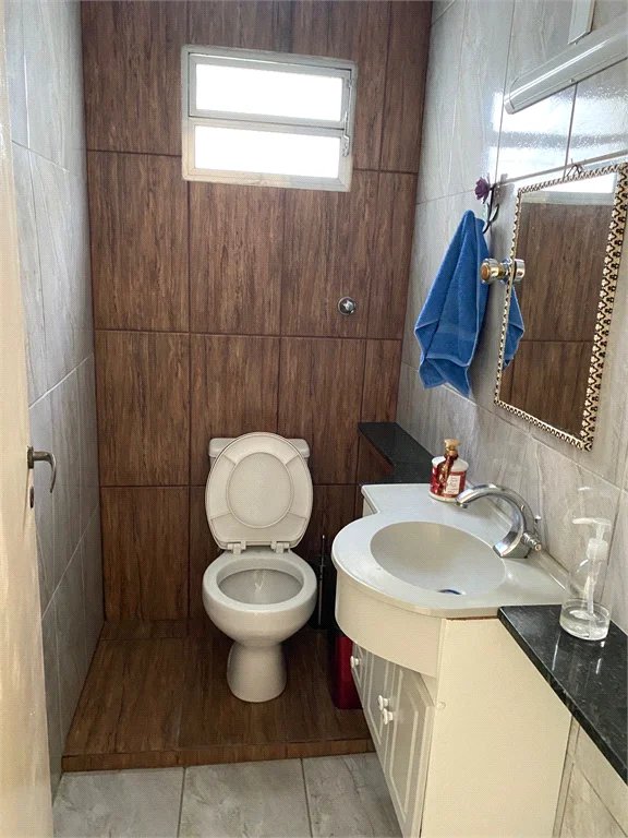 Sobrado à venda com 4 quartos, sendo 2 suítes, em Paraisópolis, São Paulo, SP