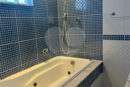 Casa à venda com 5 quartos, sendo 3 suítes,  em Jardim Bonfiglioli, São Paulo, SP