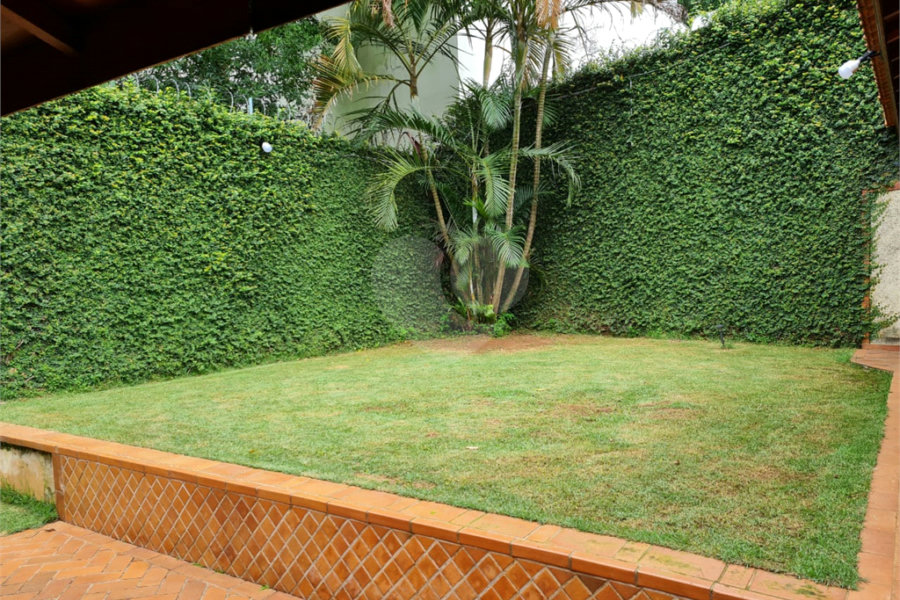 Sobrado à venda com 4 quartos, sendo 1 suíte,  em Jardim Leonor Mendes de Barros, São Paulo, SP