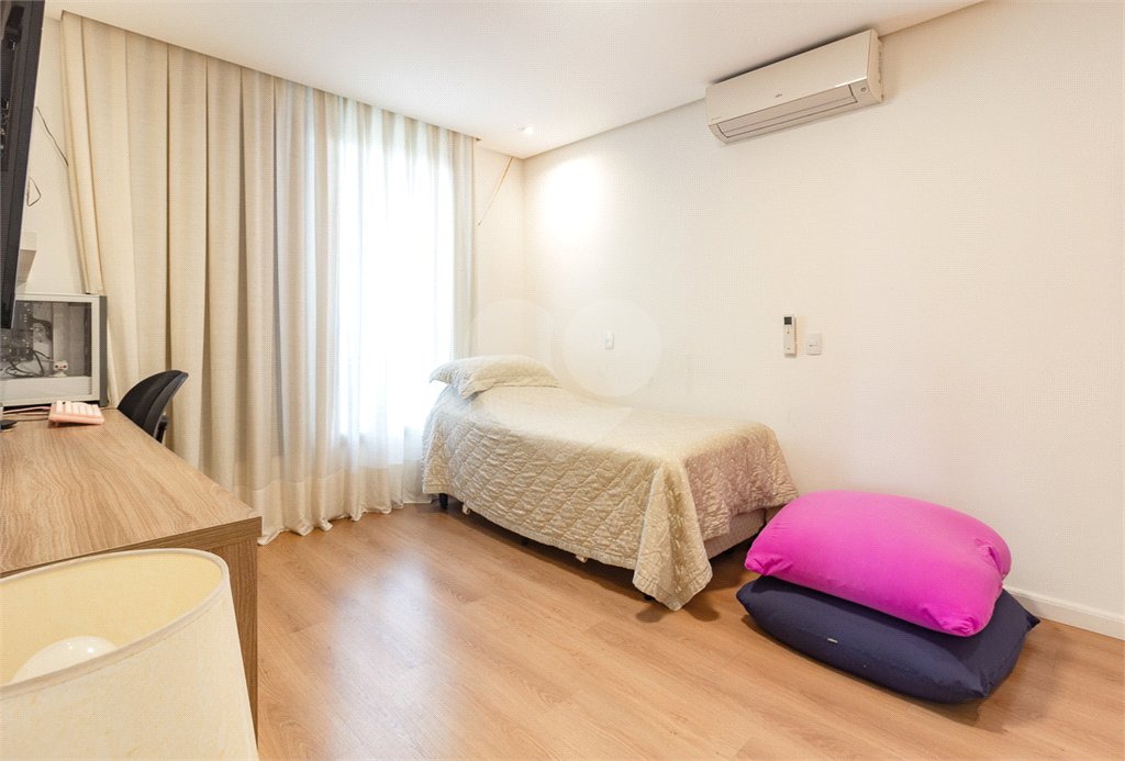 Apartamento à venda com 4 quartos, sendo 2 suítes,  em Jardim Parque Morumbi, São Paulo, SP