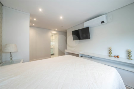 Apartamento à venda com 3 quartos, sendo 2 suítes, em Vila Mariana, São Paulo, SP
