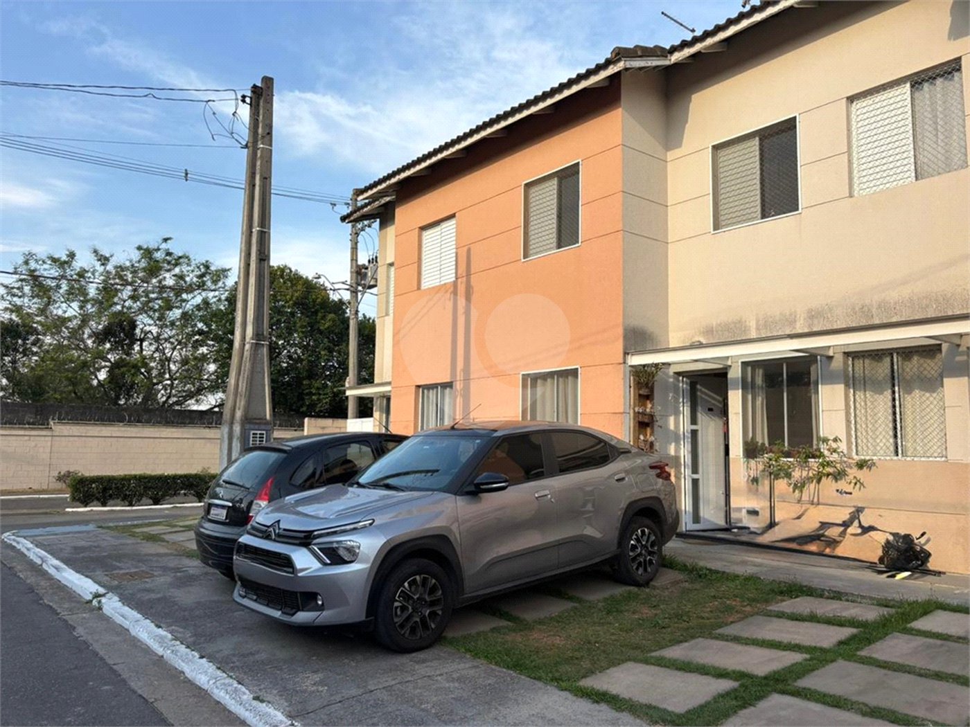 Casa à venda com 3 quartos, sendo 1 suíte, no condomínio Vila Nova Horizonte, Suzano - SP