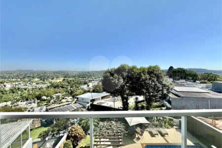 Casa à venda com 3 suítes no condomínio Golf Village, Carapicuíba - SP
