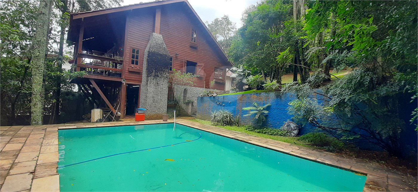Casa à venda com 4 quartos, sendo 2 suítes, no condomínio Associação Reserva das Hortênsias, Mairiporã - SP