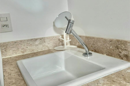 Apartamento à venda com 3 quartos, sendo 1 suíte,  em Vila Andrade, São Paulo, SP