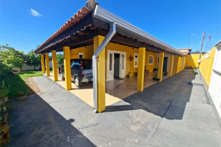 Casa à venda com 3 quartos, sendo 1 suíte,  em Tatetú, Alambari, SP