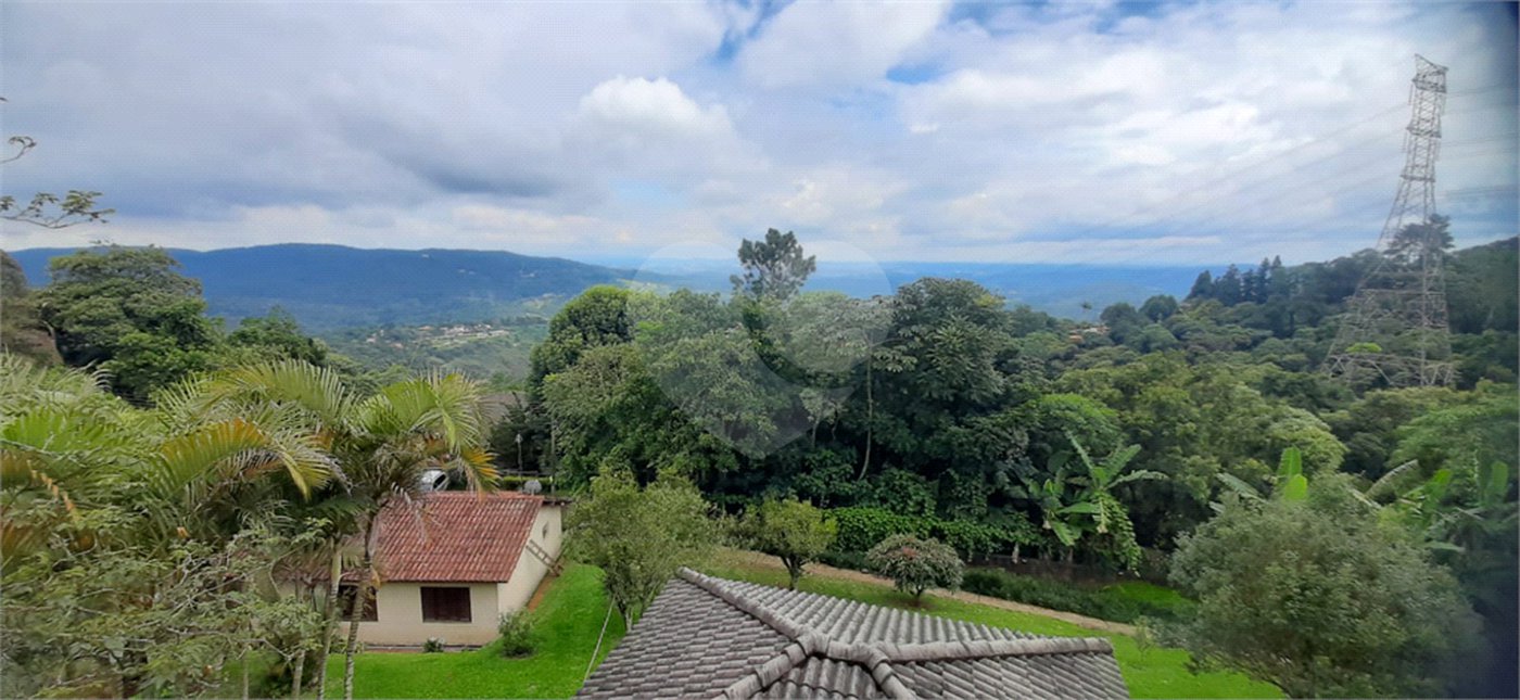 Sobrado para alugar com 4 suítes em Roseira, Mairiporã, SP