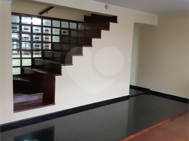 Sobrado à venda com 3 quartos, sendo 1 suíte,  em Vila Tibagi, Guarulhos, SP