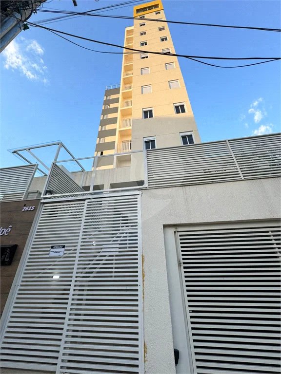 Vende-se apartamento no Edifício Residencial Flor do Ipê
