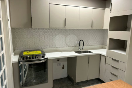 Casa à venda com 2 suítes no condomínio Recanto dos Ipes, Atibaia - SP