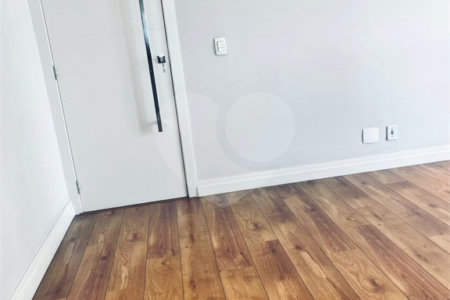Apartamento à venda com 2 quartos em Parque Maria Domitila, São Paulo, SP