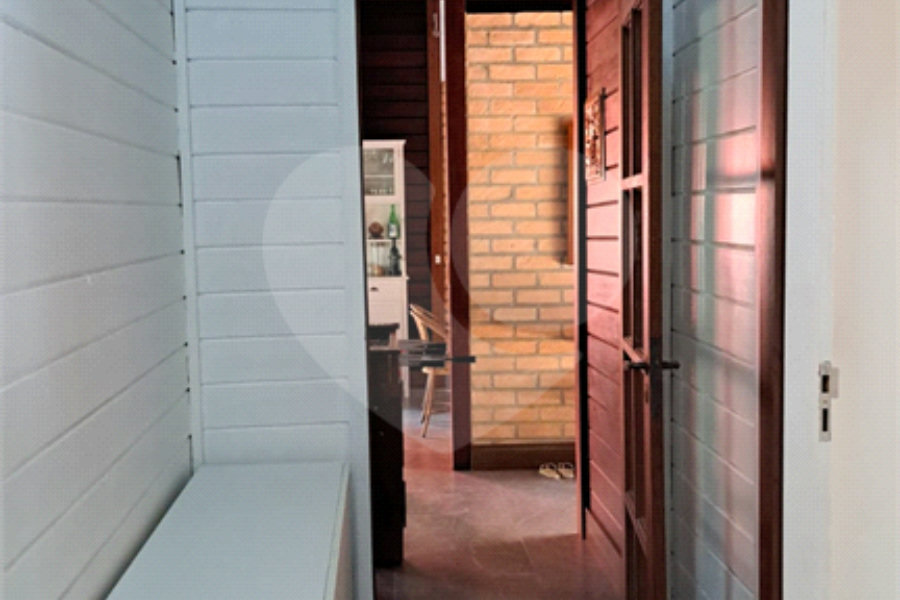 Casa à venda com 3 quartos, sendo 1 suíte, no condomínio Alpes da Cantareira, Mairiporã - SP