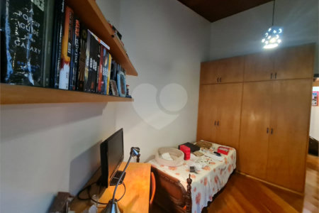 Casa Térrea à venda com 4 quartos, sendo 2 suítes, em Interlagos, São Paulo, SP