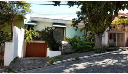 Casa à venda ou para alugar com 5 quartos, sendo 1 suíte,  em Vila Romero, São Paulo, SP