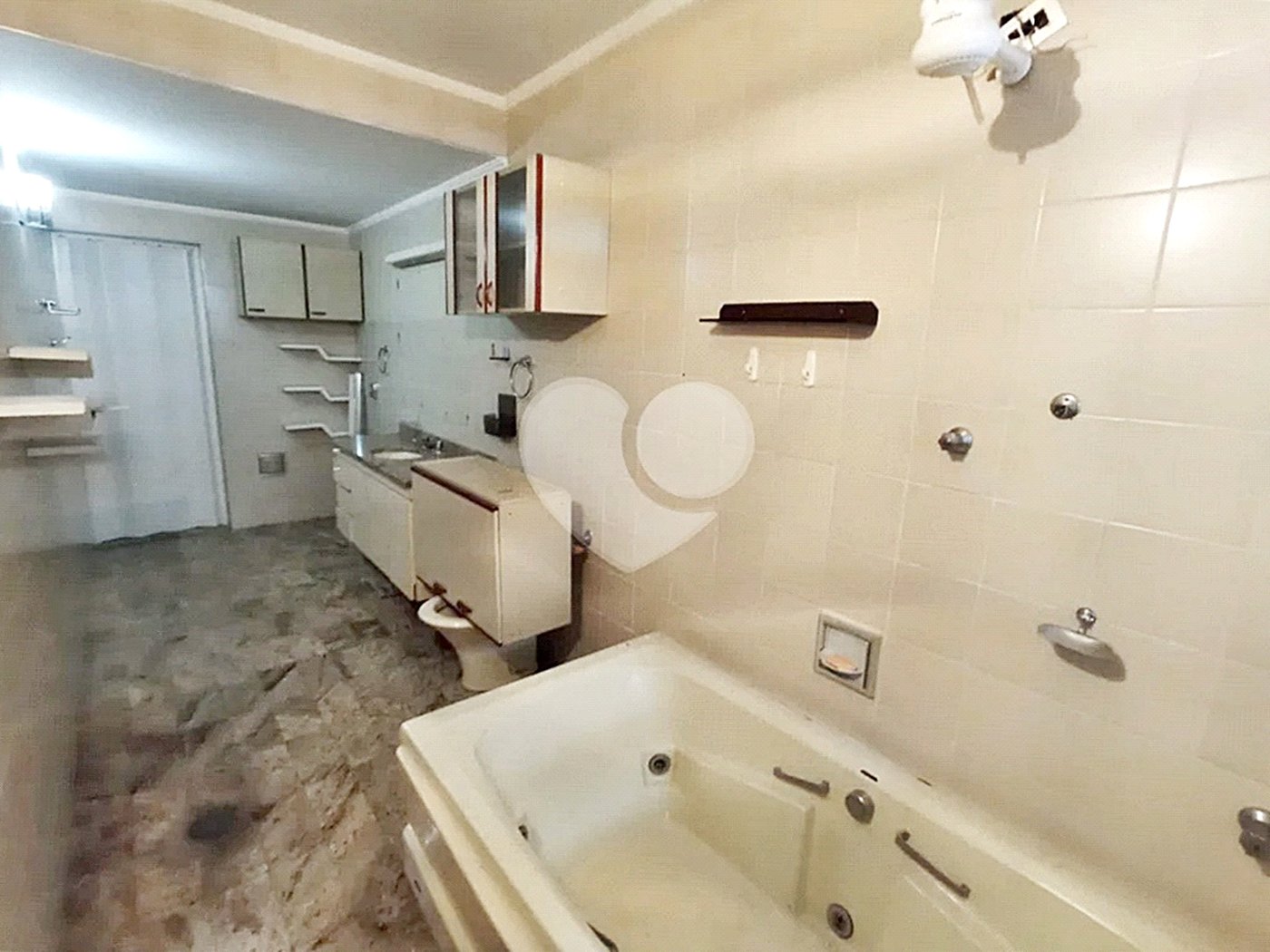 Casa Santa Teresinha | 4 Suítes | 280m² | 3 Vagas | Excelente Localização