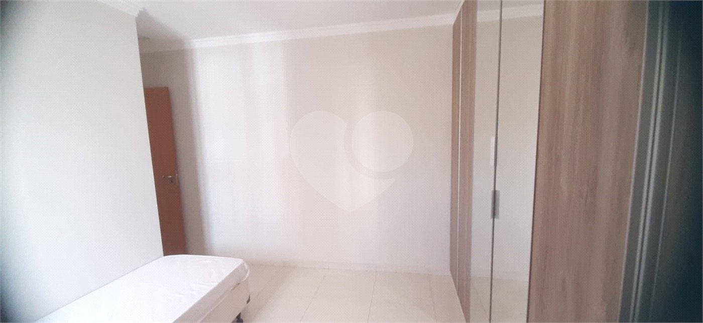 Casa à venda com 3 quartos, sendo 2 suítes, no condomínio Mário Araújo, São Paulo - SP