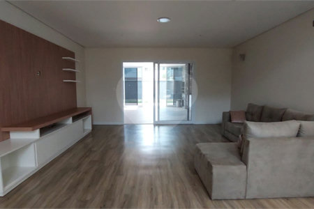 Casa à venda com 3 suítes no condomínio Figueira Garden, Atibaia - SP