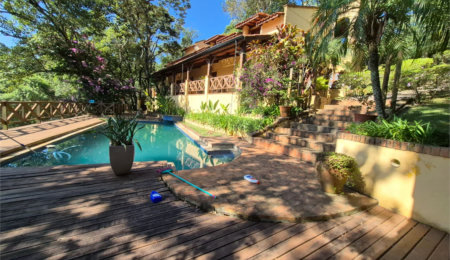 Casa à venda com 3 quartos, sendo 1 suíte,  no condomínio Parque Petrópolis 4 Secção, Mairiporã - SP