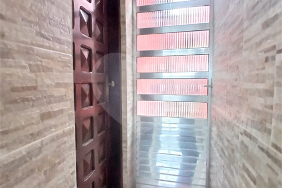 Casa à venda com 3 quartos, sendo 1 suíte, em Campo Limpo, São Paulo, SP