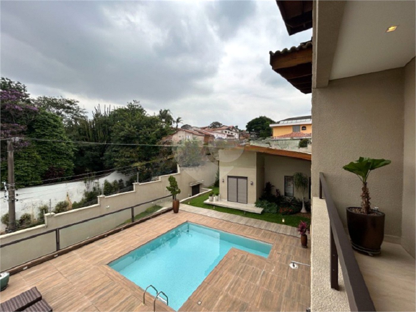 Sobrado à venda com 5 quartos, sendo 3 suítes, em Tremembé, São Paulo, SP