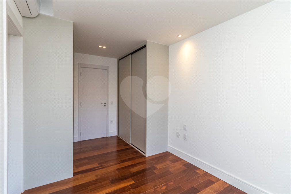 Apartamento à venda com 3 suítes em Campo Belo, São Paulo, SP