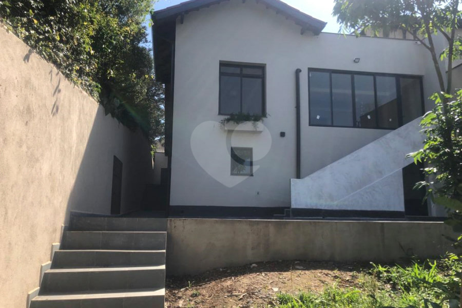 Casa à venda com 4 quartos, sendo 2 suítes,  em Horto Florestal, São Paulo, SP
