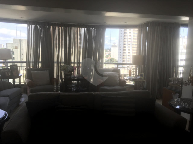 Apartamento à venda com 4 quartos, sendo 3 suítes,  em Moema, São Paulo, SP