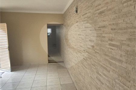 Sobrado à venda com 3 quartos, sendo 1 suíte, em Jardim Las Vegas, Santo André, SP