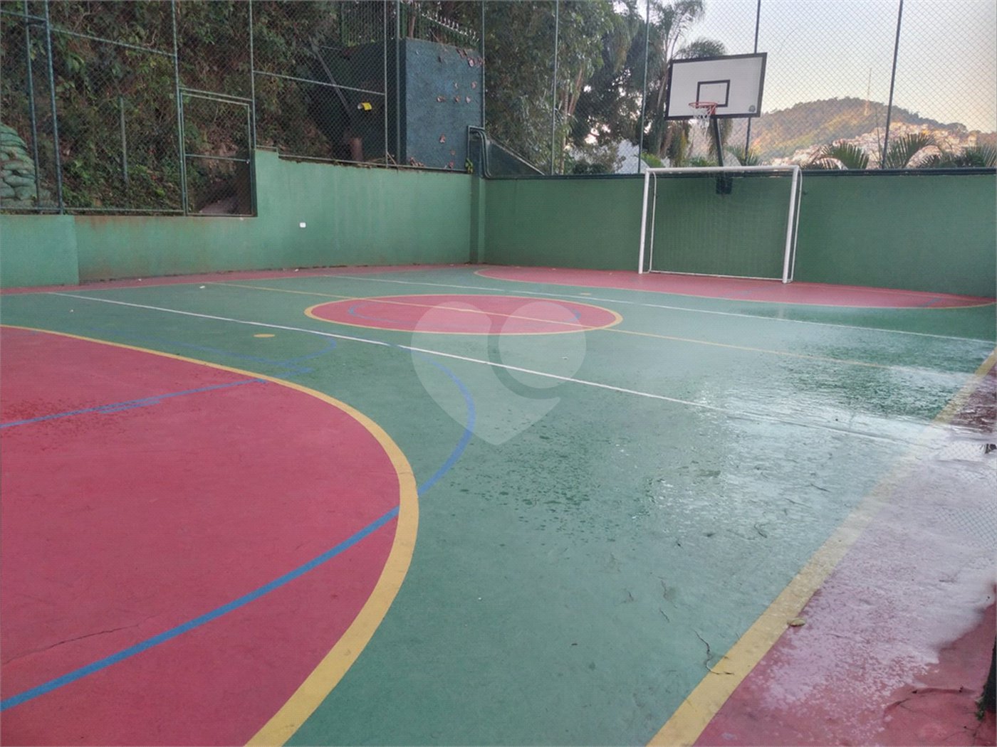 Casa à venda com 4 quartos, sendo 3 suítes, no condomínio Da Serra, São Paulo - SP