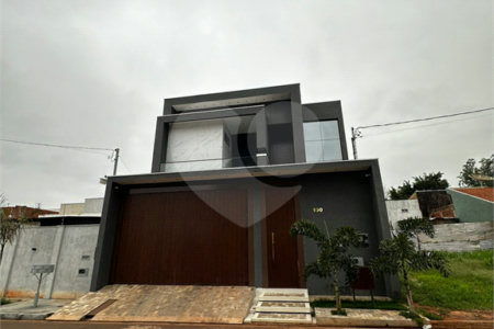 Sobrado à venda com 3 suítes em Residencial Ponta Porã I, Ponta Porã, MS