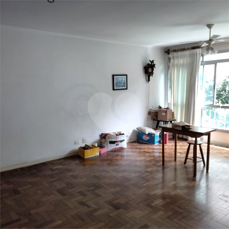Apartamento à venda com 3 quartos, sendo 1 suíte,  em Aclimação, São Paulo, SP