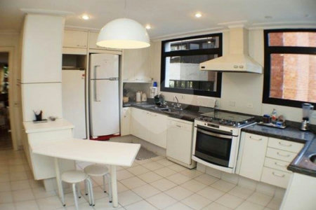 Apartamento à venda ou para alugar com 4 suítes em Moema, São Paulo, SP