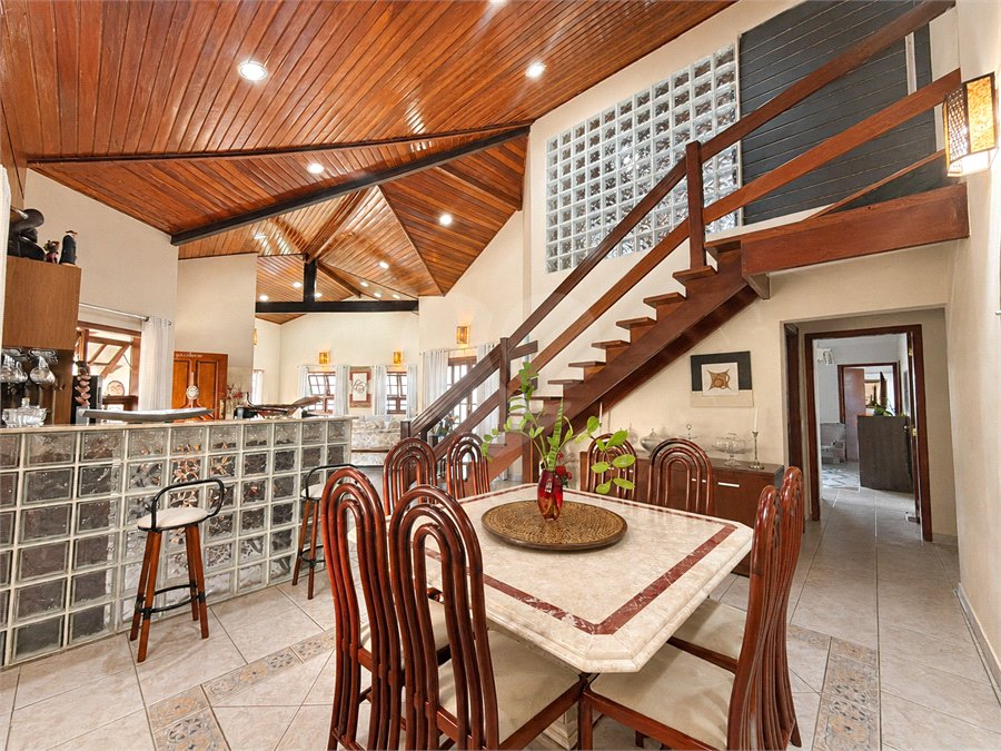 Casa à venda com 5 suítes no condomínio Parque Village Castelo, Itu - SP