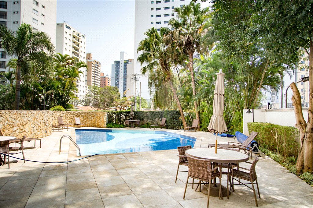 Apartamento à venda com 3 suítes em Moema, São Paulo, SP