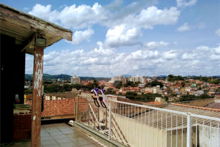 Sobrado à venda com 4 quartos, sendo 1 suíte,  em Jardim Alvinópolis, Atibaia, SP