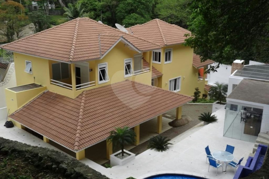 Casa à venda com 4 suítes no condomínio Jardim Ibiratiba, São Paulo - SP