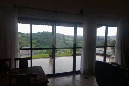 Casa à venda com 3 quartos, sendo 2 suítes, no condomínio Outeiro das Flores, Itupeva - SP