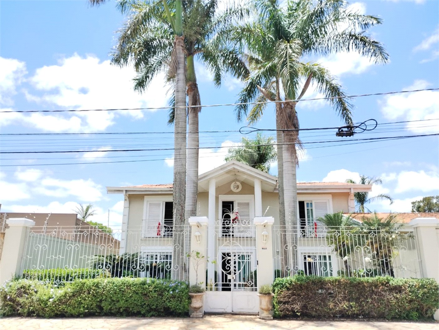 Casa à venda com 5 suítes em Jardim Colombo, Itapetininga, SP