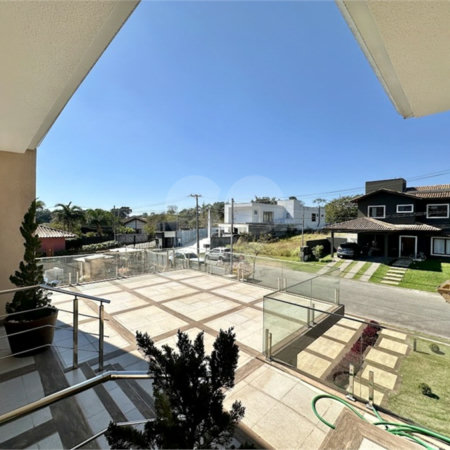 Casa à venda com 3 suítes no condomínio Golf Village, Carapicuíba - SP