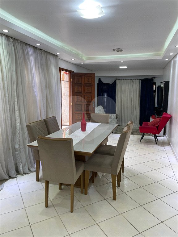 Sobrado à venda com 2 quartos, sendo 1 suíte,  em Ferreira, São Paulo, SP