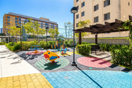 Apartamento de 127 m² em andar alto, com vista livre, 3 suítes planejadas, sacada gourmet envidraçada, 2 vagas e lazer completo, próximo ao Shopping Golden Square e à Avenida Kennedy.