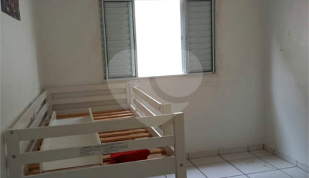 Casa à venda com 3 quartos, sendo 1 suíte, no condomínio Village St. Louis, São Paulo - SP