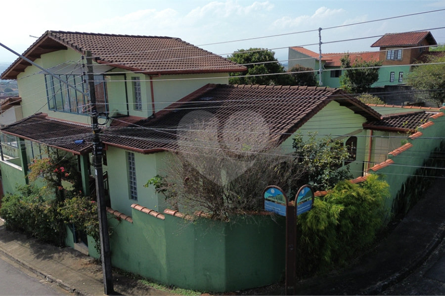 Casa à venda com 3 quartos, sendo 1 suíte, no Centro, Extrema, MG