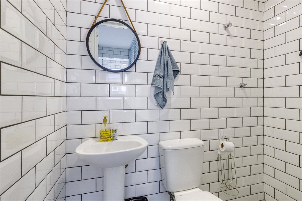 Casa à venda com 4 quartos, sendo 2 suítes, no condomínio Residencial Vila Lagos, São Paulo - SP